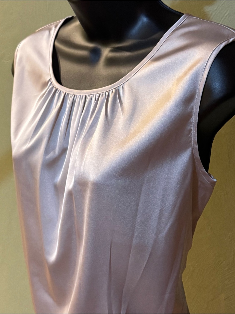 Calvin Klein Satin Sleeveless Blouse Pleated Scoop Neck Champagne Gold Size M - Picture 4 of 12